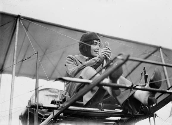 RECORD DATE NOT STATED Helene Dutrieu, 1911. Shows Helene Dutrieu (1877-1961), Belgian aviator, cyclist, hospital director and journalist. Copyright:xHeritagexArt HeritagexImagesxBainxNewsxServicex IMAGO, ! ACHTUNG: AUFNAHMEDATUM GESCHÄTZT!  Copyright:HeritagexArt HeritagexImagesxBainxNewsxServicex IMAGO