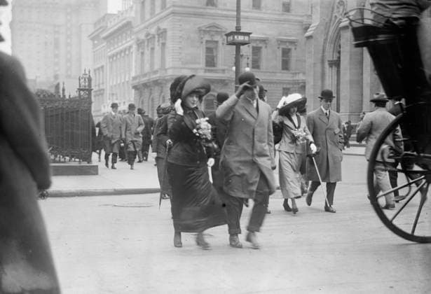 RECORD DATE NOT STATED Easter on 5th Ave., N.Y.C., between c1910 and c1915. Copyright:xHeritagexArt HeritagexImagesxBainxNewsxServicex IMAGO, ! ACHTUNG: AUFNAHMEDATUM GESCHÄTZT!  Copyright:HeritagexArt HeritagexImagesxBainxNewsxServicex IMAGO