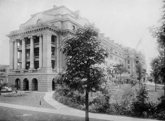 RECORD DATE NOT STATED Battle Creek Sanitarium, between c1910 and c1915. Copyright:xHeritagexArt HeritagexImagesxBainxNewsxServicex IMAGO, ! ACHTUNG: AUFNAHMEDATUM GESCHÄTZT!  Copyright:HeritagexArt HeritagexImagesxBainxNewsxServicex IMAGO