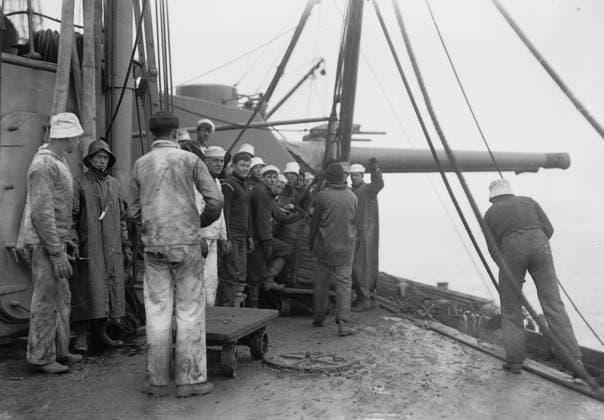 RECORD DATE NOT STATED Coaling Louisiana, 4 16 14, 1914. Shows the USS Louisiana (BB-19), a U.S. Navy battleship which was involved in the battle for Veracruz, Mexico during the Mexican Revolution. Copyright:xHeritagexArt HeritagexImagesxBainxNewsxServicex IMAGO, ! ACHTUNG: AUFNAHMEDATUM GESCHÄTZT!  Copyright:HeritagexArt HeritagexImagesxBainxNewsxServicex IMAGO