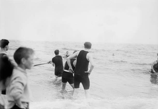 RECORD DATE NOT STATED Water baseball, 1914. Copyright:xHeritagexArt HeritagexImagesxBainxNewsxServicex IMAGO, ! ACHTUNG: AUFNAHMEDATUM GESCHÄTZT!  Copyright:HeritagexArt HeritagexImagesxBainxNewsxServicex IMAGO