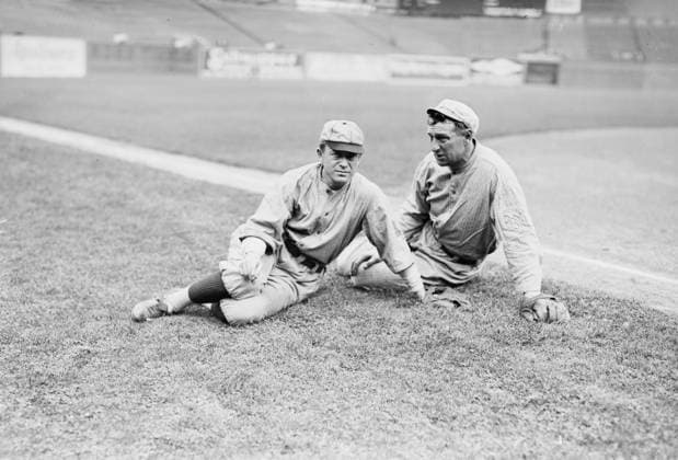 RECORD DATE NOT STATED Miller Huggins, St. Louis NL and Art Devlin, New York NL (baseball), 1910. Shows baseball players Miller Mighty Mite James Huggins (1879-1929 with Arthur McArthur Devlin (1879-1948). Copyright:xHeritagexArt HeritagexImagesxBainxNewsxServicex IMAGO, ! ACHTUNG: AUFNAHMEDATUM GESCHÄTZT!  Copyright:HeritagexArt HeritagexImagesxBainxNewsxServicex IMAGO