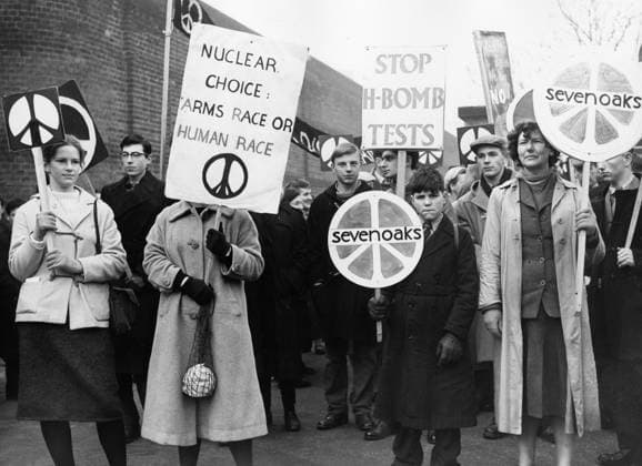 Orig. caption... PRISON-TO-PRISON H-BOMB PROTEST MARCH Demonstrators carrying banners denouncing H-bombs and rocket tests set off on a nine-mile march from Brixton prison to Holloway prison (both in London) today. The protest parade was organized by the Direct Action Committee Against Nuclear War in support of those who were jailed after the demonstrations at the rocket site at Swaffham, Norfolk. Photo shows: Demonstrators with their banners and slogans at Brixton prison ready for the start of their nine-mile protest march. 24th.Jan.1959 Note. Protests Placards Signs Text Peace Mark Peace Mark Badges Symbols Atomic Bomb Duffel Sevenoaks Net Bags Gloves CD707 sites: LONDON;UK sp_sw x5600x *** Orig caption PRISON TO PRISON H BOMB PROTEST MA  Copyright: xx DEMONSTRATION AGAINST THE ATOMIC BOMB