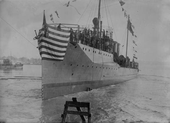 RECORD DATE NOT STATED CUSHING, between c1910 and c1915. Shows the O Brien class destoyer, the U.S.S. Cushing which was launched on Jan. 16, 1915 and decommissioned in 1920. Copyright:xHeritagexArt HeritagexImagesxBainxNewsxServicex IMAGO, ! ACHTUNG: AUFNAHMEDATUM GESCHÄTZT!  Copyright:HeritagexArt HeritagexImagesxBainxNewsxServicex IMAGO