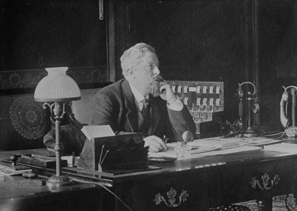 RECORD DATE NOT STATED Breton, between c1915 and c1920. Shows inventor Jules-Louis Breton (1872-1940) who served as French Minister of Hygiene and Social Welfare. Copyright:xHeritagexArt HeritagexImagesxBainxNewsxServicex IMAGO, ! ACHTUNG: AUFNAHMEDATUM GESCHÄTZT!  Copyright:HeritagexArt HeritagexImagesxBainxNewsxServicex IMAGO