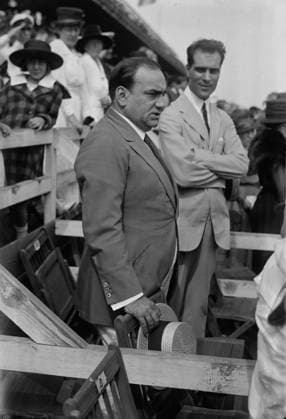 RECORD DATE NOT STATED Enrico Caruso & Bruno Zirato, 1918. Shows Italian tenor opera singer Enrico Caruso (1873-1921) with his secretary Bruno Zirato at a Police Field Day benefit at Sheepshead Bay Speedway, Brooklyn, New York City, August 31, 1918. Copyright:xHeritagexArt HeritagexImagesxBainxNewsxServicex IMAGO, ! ACHTUNG: AUFNAHMEDATUM GESCHÄTZT!  Copyright:HeritagexArt HeritagexImagesxBainxNewsxServicex IMAGO