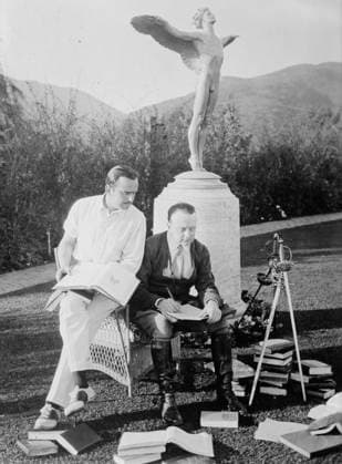 RECORD DATE NOT STATED Douglas Fairbanks & Edward Knoblock, between c1915 and c1920. Part of the United Artists advisory committee for the script for the American film The Three Musketeers (1921) Copyright:xHeritagexArt HeritagexImagesxBainxNewsxServicex IMAGO, ! ACHTUNG: AUFNAHMEDATUM GESCHÄTZT!  Copyright:HeritagexArt HeritagexImagesxBainxNewsxServicex IMAGO