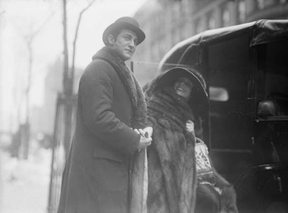RECORD DATE NOT STATED Lou Tellegen and Geraldine Farrar, between c1915 and c1920. Shows American soprano opera singer Geraldine Farrar (1882-1967) with her husband, actor and screenwriter Lou Tellegen (1881-1934). Copyright:xHeritagexArt HeritagexImagesxBainxNewsxServicex IMAGO, ! ACHTUNG: AUFNAHMEDATUM GESCHÄTZT!  Copyright:HeritagexArt HeritagexImagesxBainxNewsxServicex IMAGO