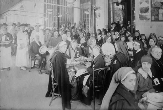 RECORD DATE NOT STATED French Nurses at R.R. station, Geneva, between c1915 and c1920. Copyright:xHeritagexArt HeritagexImagesxBainxNewsxServicex IMAGO, ! ACHTUNG: AUFNAHMEDATUM GESCHÄTZT!  Copyright:HeritagexArt HeritagexImagesxBainxNewsxServicex IMAGO
