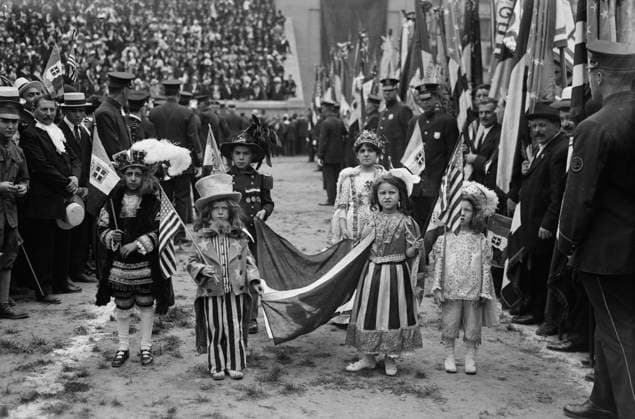 RECORD DATE NOT STATED Italians in stadium, 1917. Shows children dressed in costume at a ceremony honoring Prince Ferdinando of Udine, head of the Italian War Commission to the United States, in Lewisohn Stadium at the College of the City of New York, June 23, 1917. Copyright:xHeritagexArt HeritagexImagesxBainxNewsxServicex IMAGO, ! ACHTUNG: AUFNAHMEDATUM GESCHÄTZT!  Copyright:HeritagexArt HeritagexImagesxBainxNewsxServicex IMAGO