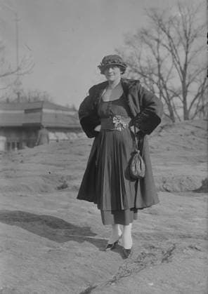 RECORD DATE NOT STATED Dorothy Jardon, 1919. Shows Dorothy Jardon (1883-1966), an American actress and singer, probably in Central Park, New York City. Copyright:xHeritagexArt HeritagexImagesxBainxNewsxServicex IMAGO, ! ACHTUNG: AUFNAHMEDATUM GESCHÄTZT!  Copyright:HeritagexArt HeritagexImagesxBainxNewsxServicex IMAGO