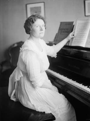 RECORD DATE NOT STATED Florence Macbeth, between c1915 and c1920. Shows opera singer Florence Macbeth (1891-1966). Copyright:xHeritagexArt HeritagexImagesxBainxNewsxServicex IMAGO, ! ACHTUNG: AUFNAHMEDATUM GESCHÄTZT!  Copyright:HeritagexArt HeritagexImagesxBainxNewsxServicex IMAGO