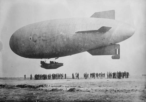 RECORD DATE NOT STATED Navy C-5, 1918. Shows a C-5 blimp airship which was operated by the U.S. Navy in 1918 and 1919. Copyright:xHeritagexArt HeritagexImagesxBainxNewsxServicex IMAGO, ! ACHTUNG: AUFNAHMEDATUM GESCHÄTZT!  Copyright:HeritagexArt HeritagexImagesxBainxNewsxServicex IMAGO