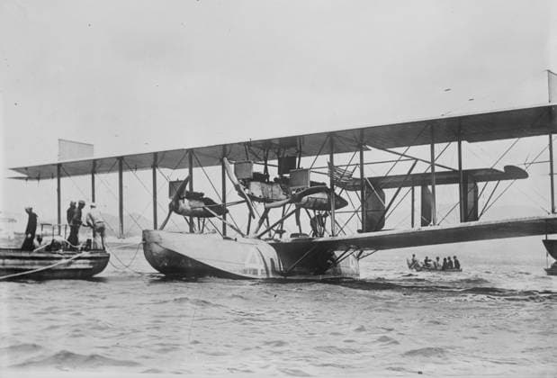 RECORD DATE NOT STATED NC-4 being towed, Ponto Delgado i.e. Ponta Delgada , 1919. Shows Navy-Curtiss Flying Boat NC-4 in Ponta Delgada, the Azores, Portugal after its first trans-Atlantic journey in 1919. Copyright:xHeritagexArt HeritagexImagesxBainxNewsxServicex IMAGO, ! ACHTUNG: AUFNAHMEDATUM GESCHÄTZT!  Copyright:HeritagexArt HeritagexImagesxBainxNewsxServicex IMAGO