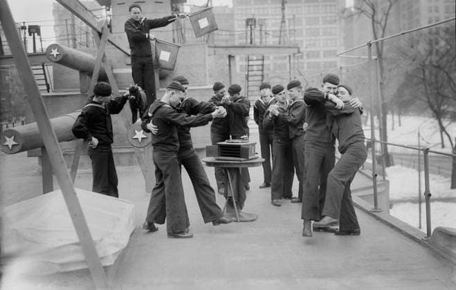 RECORD DATE NOT STATED On U.S.S. Recruit, 1917. Shows sailors dancing on the U.S.S. Recruit, a fake battleship built in Union Square, New York City by the Navy to recruit seamen and sell Liberty Bonds. Copyright:xHeritagexArt HeritagexImagesxBainxNewsxServicex IMAGO, ! ACHTUNG: AUFNAHMEDATUM GESCHÄTZT!  Copyright:HeritagexArt HeritagexImagesxBainxNewsxServicex IMAGO