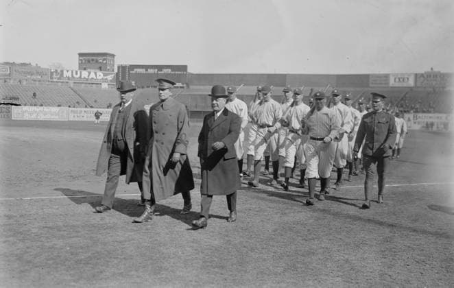 RECORD DATE NOT STATED Sgt. Gibson & Yankees, 1917. Copyright:xHeritagexArt HeritagexImagesxBainxNewsxServicex IMAGO, ! ACHTUNG: AUFNAHMEDATUM GESCHÄTZT!  Copyright:HeritagexArt HeritagexImagesxBainxNewsxServicex IMAGO