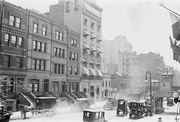 RECORD DATE NOT STATED Site of Steinway Hall, W. 57th, (1916?). Shows the site of Steinway Hall, New York City, probably taken at the time Steinway Sons purchased the site for a new building. Zoning issues delayed construction until 1914-1925. Copyright:xHeritagexArt HeritagexImagesxBainxNewsxServicex IMAGO, ! ACHTUNG: AUFNAHMEDATUM GESCHÄTZT!  Copyright:HeritagexArt HeritagexImagesxBainxNewsxServicex IMAGO