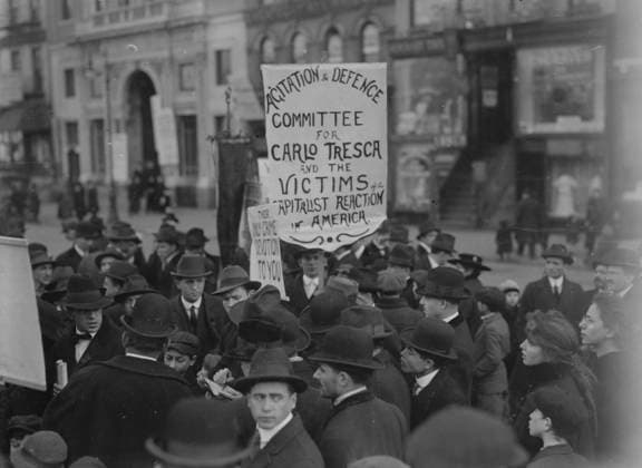 RECORD DATE NOT STATED Sympathy Labor Parade, 1916. Shows a crowd at a labor sympathy parade in New York City on Dec. 2, 1916 with a banner reading: Agitation & Defence Committee for Carlo Tresca and the victims of the capitalist reaction in America. Copyright:xHeritagexArt HeritagexImagesxBainxNewsxServicex IMAGO, ! ACHTUNG: AUFNAHMEDATUM GESCHÄTZT!  Copyright:HeritagexArt HeritagexImagesxBainxNewsxServicex IMAGO