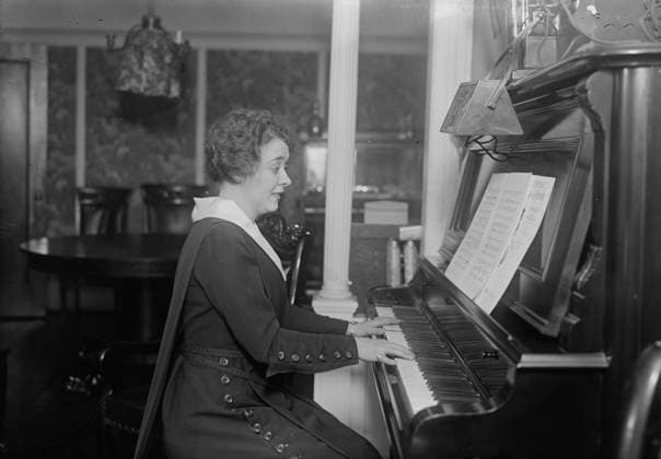 RECORD DATE NOT STATED Tavie Belge, between c1915 and c1920. Shows Belgian soprano opera singer Octavie Belloy (1894-1965), who was also known as Tavie Belge (1894-1965). Copyright:xHeritagexArt HeritagexImagesxBainxNewsxServicex IMAGO, ! ACHTUNG: AUFNAHMEDATUM GESCHÄTZT!  Copyright:HeritagexArt HeritagexImagesxBainxNewsxServicex IMAGO