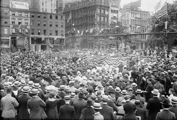 RECORD DATE NOT STATED Union Square, 1916. Shows Union Square, New York City. Labor celebration in Union Square, attended by 3,000 in the first organized labor participation in New York s municipal 4th of July festivities. Copyright:xHeritagexArt HeritagexImagesxBainxNewsxServicex IMAGO, ! ACHTUNG: AUFNAHMEDATUM GESCHÄTZT!  Copyright:HeritagexArt HeritagexImagesxBainxNewsxServicex IMAGO