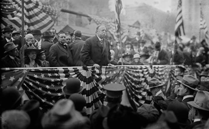 RECORD DATE NOT STATED W.H. Taft, 1916. Shows former president William Howard Taft campaigning for Republican candidate Charles Evans Hughes on Nov. 4, 1916 in Union Square, New York City. Copyright:xHeritagexArt HeritagexImagesxBainxNewsxServicex IMAGO, ! ACHTUNG: AUFNAHMEDATUM GESCHÄTZT!  Copyright:HeritagexArt HeritagexImagesxBainxNewsxServicex IMAGO