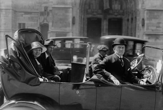 RECORD DATE NOT STATED Clarence Eugene Whitehill, between c1915 and c1920. Shows American bass-baritone opera singer Clarence Eugene Whitehill (1871-1932) in an automobile with a woman, possibly opera singer Mabel Garrison. Copyright:xHeritagexArt HeritagexImagesxBainxNewsxServicex IMAGO, ! ACHTUNG: AUFNAHMEDATUM GESCHÄTZT!  Copyright:HeritagexArt HeritagexImagesxBainxNewsxServicex IMAGO