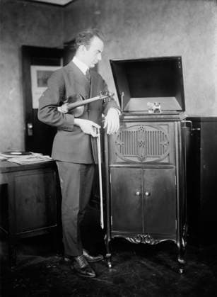 RECORD DATE NOT STATED Breeskin, between c1915 and c1920. Copyright:xHeritagexArt HeritagexImagesxBainxNewsxServicex IMAGO, ! ACHTUNG: AUFNAHMEDATUM GESCHÄTZT!  Copyright:HeritagexArt HeritagexImagesxBainxNewsxServicex IMAGO