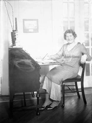 RECORD DATE NOT STATED Christie, between c1915 and c1920. Shows British pianist and composer Winifred Christie (1882-1965). Copyright:xHeritagexArt HeritagexImagesxBainxNewsxServicex IMAGO, ! ACHTUNG: AUFNAHMEDATUM GESCHÄTZT!  Copyright:HeritagexArt HeritagexImagesxBainxNewsxServicex IMAGO