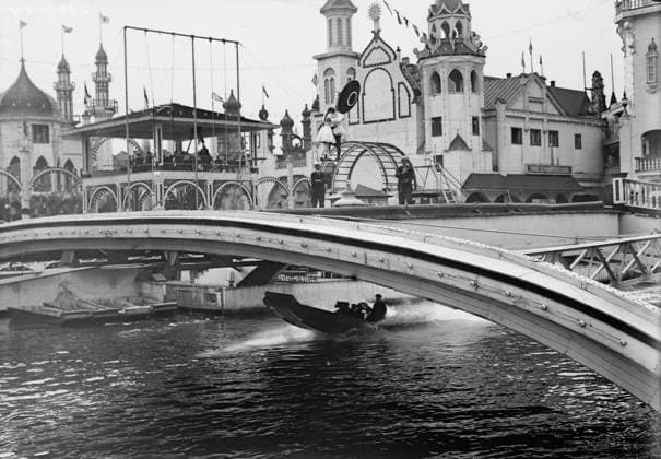 RECORD DATE NOT STATED Coney Island, in Luna Park; Wire walkers & the Chute Boat, between c1910 and c1915. Copyright:xHeritagexArt HeritagexImagesxBainxNewsxServicex IMAGO, ! ACHTUNG: AUFNAHMEDATUM GESCHÄTZT!  Copyright:HeritagexArt HeritagexImagesxBainxNewsxServicex IMAGO