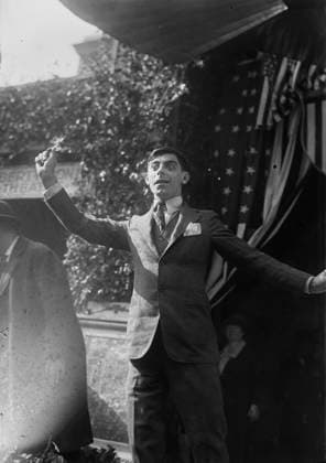 RECORD DATE NOT STATED Eddie Cantor, 1918. Shows Eddie Cantor (ca. 1892-1964) (born Edward Israel Iskowitz) who was an America illustrated song performer, comedian, dancer, actor and songwriter. Photograph was taken at the Liberty Bond Theatre in front of the New York Public Library on 5th Avenue where Cantor appeared at Lambs Club Day on October 18, 1918. Copyright:xHeritagexArt HeritagexImagesxBainxNewsxServicex IMAGO, ! ACHTUNG: AUFNAHMEDATUM GESCHÄTZT!  Copyright:HeritagexArt HeritagexImagesxBainxNewsxServicex IMAGO