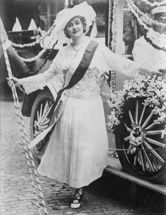 RECORD DATE NOT STATED Gaby Deslys, between c1910 and c1915. Copyright:xHeritagexArt HeritagexImagesxBainxNewsxServicex IMAGO, ! ACHTUNG: AUFNAHMEDATUM GESCHÄTZT!  Copyright:HeritagexArt HeritagexImagesxBainxNewsxServicex IMAGO
