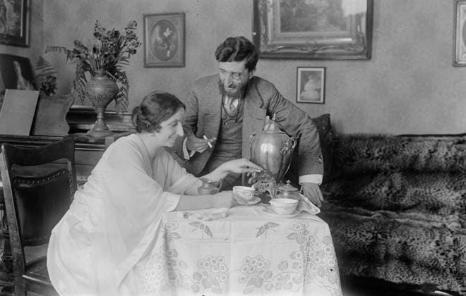 RECORD DATE NOT STATED Galli-Curci and husband, between c1915 and c1920. Shows Italian coloratura soprano opera singer Amelita Galli-Curci (1882-1963). Copyright:xHeritagexArt HeritagexImagesxBainxNewsxServicex IMAGO, ! ACHTUNG: AUFNAHMEDATUM GESCHÄTZT!  Copyright:HeritagexArt HeritagexImagesxBainxNewsxServicex IMAGO