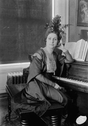 RECORD DATE NOT STATED Galli-Curci, between c1915 and c1920. Shows Italian coloratura soprano opera singer Amelita Galli-Curci (1882-1963). Copyright:xHeritagexArt HeritagexImagesxBainxNewsxServicex IMAGO, ! ACHTUNG: AUFNAHMEDATUM GESCHÄTZT!  Copyright:HeritagexArt HeritagexImagesxBainxNewsxServicex IMAGO
