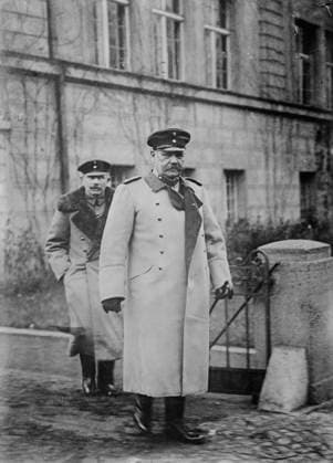 RECORD DATE NOT STATED Gen. von Hindenburg, between c1915 and c1920. Shows Paul von Hindenburg (1847-1934), a Prussian-German field marshal and statesman. Copyright:xHeritagexArt HeritagexImagesxBainxNewsxServicex IMAGO, ! ACHTUNG: AUFNAHMEDATUM GESCHÄTZT!  Copyright:HeritagexArt HeritagexImagesxBainxNewsxServicex IMAGO