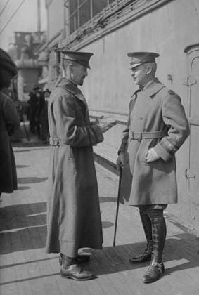 RECORD DATE NOT STATED Generals. Vanderbilt & O Ryan, between c1915 and c1920. Shows General John F. O Ryan (1874-1961), Commander of the 27th Division during World War I with Cornelius Neily Vanderbilt III (1873-1942). Copyright:xHeritagexArt HeritagexImagesxBainxNewsxServicex IMAGO, ! ACHTUNG: AUFNAHMEDATUM GESCHÄTZT!  Copyright:HeritagexArt HeritagexImagesxBainxNewsxServicex IMAGO