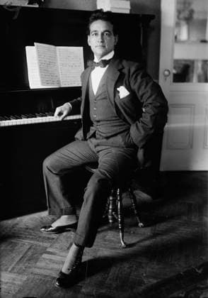 RECORD DATE NOT STATED H. Lazaro, 1917. Shows Catalan-Spanish opera singer Hipo lito La zaro (1887- 1974), seated at a piano. Copyright:xHeritagexArt HeritagexImagesxBainxNewsxServicex IMAGO, ! ACHTUNG: AUFNAHMEDATUM GESCHÄTZT!  Copyright:HeritagexArt HeritagexImagesxBainxNewsxServicex IMAGO