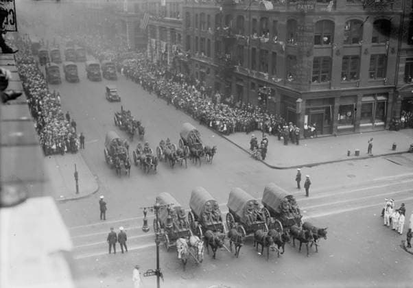 RECORD DATE NOT STATED Pershing parade, 1919. Shows parade in New York where General John J. Pershing lead WWI veterans Copyright:xHeritagexArt HeritagexImagesxBainxNewsxServicex IMAGO, ! ACHTUNG: AUFNAHMEDATUM GESCHÄTZT!  Copyright:HeritagexArt HeritagexImagesxBainxNewsxServicex IMAGO