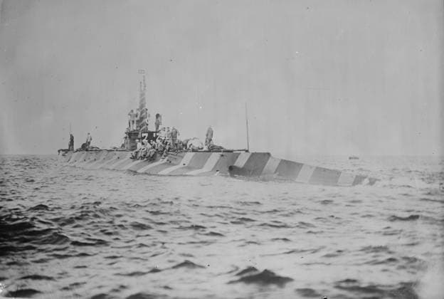 RECORD DATE NOT STATED Submarine, American, 1916. Shows the USS K-2 (SS-33) in zebra camoflage off Pensacola, Florida on 12 April 1916. Copyright:xHeritagexArt HeritagexImagesxBainxNewsxServicex IMAGO, ! ACHTUNG: AUFNAHMEDATUM GESCHÄTZT!  Copyright:HeritagexArt HeritagexImagesxBainxNewsxServicex IMAGO
