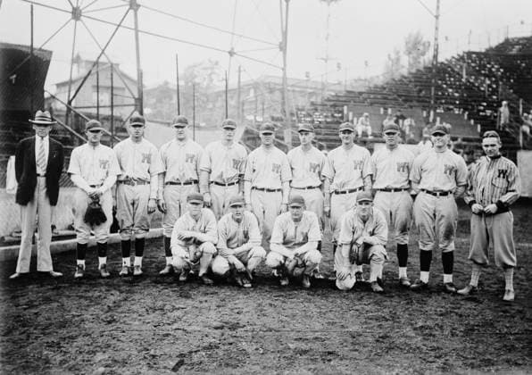 RECORD DATE NOT STATED Wash n Univ y Washington University ball team in Japan, between c1915 and c1920. Copyright:xHeritagexArt HeritagexImagesxBainxNewsxServicex IMAGO, ! ACHTUNG: AUFNAHMEDATUM GESCHÄTZT!  Copyright:HeritagexArt HeritagexImagesxBainxNewsxServicex IMAGO