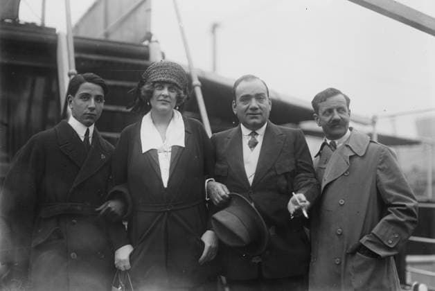 RECORD DATE NOT STATED E. Caruso Jr., Caruso & wife, G. Setti, between c1915 and c1920. Copyright:xHeritagexArt HeritagexImagesxBainxNewsxServicex IMAGO, ! ACHTUNG: AUFNAHMEDATUM GESCHÄTZT!  Copyright:HeritagexArt HeritagexImagesxBainxNewsxServicex IMAGO