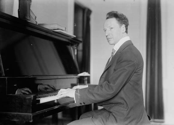 RECORD DATE NOT STATED Gabrilowitsch, between c1915 and c1920. Shows Ossip Gabrilowitsch (1878-1936), a Russian American pianist, conductor and composer, seated at a piano. Copyright:xHeritagexArt HeritagexImagesxBainxNewsxServicex IMAGO, ! ACHTUNG: AUFNAHMEDATUM GESCHÄTZT!  Copyright:HeritagexArt HeritagexImagesxBainxNewsxServicex IMAGO