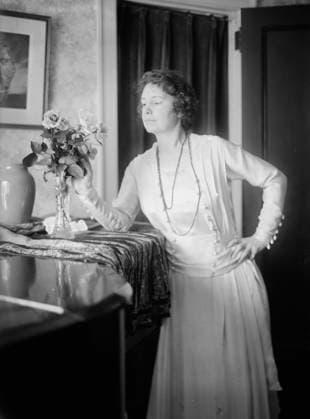 RECORD DATE NOT STATED Harvard, between c1915 and c1920. Shows soprano singer Sue Harvard. Copyright:xHeritagexArt HeritagexImagesxBainxNewsxServicex IMAGO, ! ACHTUNG: AUFNAHMEDATUM GESCHÄTZT!  Copyright:HeritagexArt HeritagexImagesxBainxNewsxServicex IMAGO