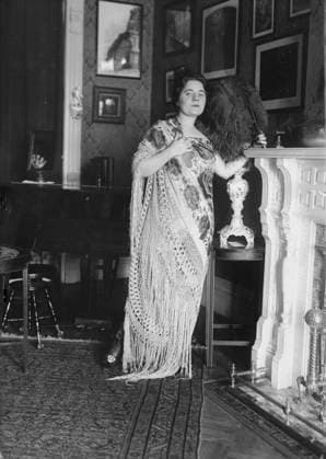 RECORD DATE NOT STATED Arden, between c1915 and c1920. Shows American mezzo-soprano and contralto opera singer Cecil Arden (1894-1989) who was active over the early decades of the twentieth century. Copyright:xHeritagexArt HeritagexImagesxBainxNewsxServicex IMAGO, ! ACHTUNG: AUFNAHMEDATUM GESCHÄTZT!  Copyright:HeritagexArt HeritagexImagesxBainxNewsxServicex IMAGO