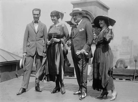 RECORD DATE NOT STATED Caruso Wedding Party, 1918. Copyright:xHeritagexArt HeritagexImagesxBainxNewsxServicex IMAGO, ! ACHTUNG: AUFNAHMEDATUM GESCHÄTZT!  Copyright:HeritagexArt HeritagexImagesxBainxNewsxServicex IMAGO