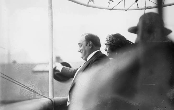 RECORD DATE NOT STATED E. Caruso, between c1915 and c1920. Copyright:xHeritagexArt HeritagexImagesxBainxNewsxServicex IMAGO, ! ACHTUNG: AUFNAHMEDATUM GESCHÄTZT!  Copyright:HeritagexArt HeritagexImagesxBainxNewsxServicex IMAGO