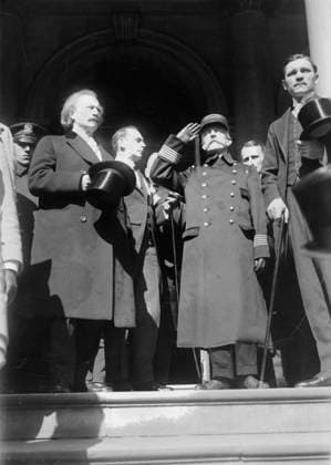RECORD DATE NOT STATED Paderewski, between c1915 and c1920. Shows Polish pianist and composer Ignacy Jan Paderewski (1860-1941) with a Polish commission on the steps of City Hall in New York City. Copyright:xHeritagexArt HeritagexImagesxBainxNewsxServicex IMAGO, ! ACHTUNG: AUFNAHMEDATUM GESCHÄTZT!  Copyright:HeritagexArt HeritagexImagesxBainxNewsxServicex IMAGO