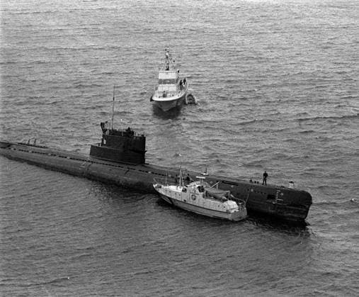 Karlskrona 1981 10 28 The Soviet submarine U 137 got stuck on Torumskär in Gasefjärden, southeast of Karlskrona on October 27, 1981 Karlskrona Sweden x4x  Copyright: xTORBJÖRNxANDERSSONx xEXPx xTTx U 137 PA GRUND 1981