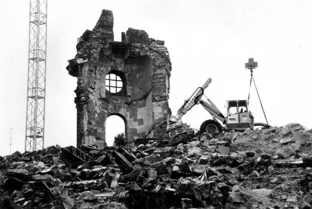 Berlin som byggs ihop igen, sparen efter delningen försvinner alltmer. Tyskland x15x *** Berlin being rebuilt, savings after division are increasingly disappearing Germany x15x  Copyright: xLeifxEngbergx