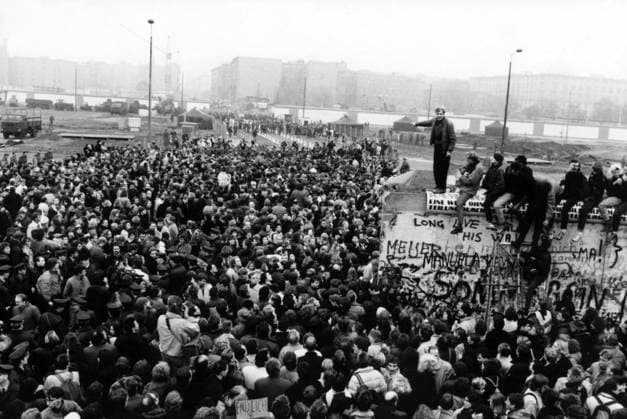 BERLIN 1989-11-15. Berlinmurens fall, gränsöppnandet. Berlin Tyskland x53x *** BERLIN 1989 11 15 Fall of the Berlin Wall, opening of borders Berlin Germany x53x  Copyright: xSven-ErikxSjöberg DN TTx BERLINMURENS FALL