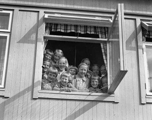 GÖTEBORG 1939-06-19. Samling av barn - kan vara ett barnhem för barn pa sommaren, kanske koloni. GÖTEBORG SVERIGE x2524x *** GÖTEBORG 1939 06 19 Collection of children can be an orphanage for children in the summer, maybe colony GÖTEBORG SWEDEN x2524x  Copyright: xKamerareportage TTx SAMLING AV BARN